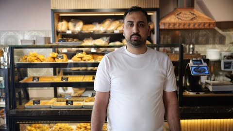 Hogir Sevgin, Juniorchef von der Freiburger Sevgin Bäckerei: "Verpackungssteuer sofort abschaffen."