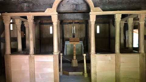 Der Innenraum der Holzkirche auf dem Campus Galli