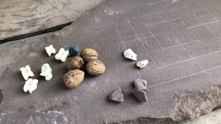 Auch mit Astragale, Spielsteine aus den Sprunggelenken von Rehen, wurde gespielt.