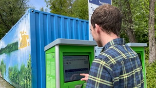 Der Ärger um "Wucherpreise" hat ein Ende: Ab jetzt kann man am Baggersee Kirchentellinsfurt stundenweise parken. Ein neues System scannt die Kennzeichen. 