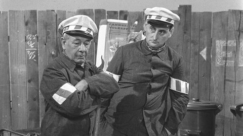 Walter Schultheiß in der Rolle als Strassenkehrer in der Kultreihe des Süddeutschen Rundfunks aus den 1960 und 1970er Jahren.