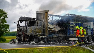 Bei Bad Urach  Abzweigung Hengen ist ein Lastwagen mit Metallteilen in Brand geraten und völlig ausgebrannt. Feuerwehr ist im Einsatz. Die B28 ist in beide Richtungen gesperrt, Umleitungen sind laut Polizei eingerichtet.