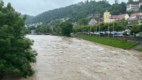 Horb am Neckar bereitet sich auf den höchsten Pegelstand um 9 Uhr vor 