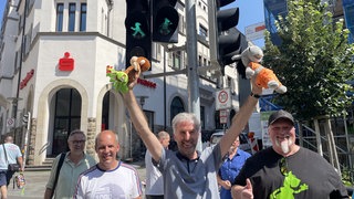Boris Palmer bei der Einweihung der neuen Äffle- und Pferdle Ampel 