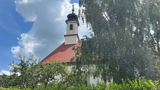 Katholische Kirche in Bisingen-Thanheim: Der Pfarrer und einige Gottesdienstbesucher fühlten sich durch den Einsatz der Polizei während dem Gottesdienst gestört. Die Aufregung ist groß.