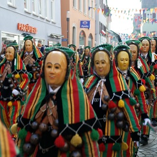 Eine Narrengruppe beim Jubiläumsumzug in Rottenburg