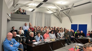 Die Zuschauerplätze im Gemeinderat Albstadt waren alle belegt. In der Sitzung ging es um die Talgangbahn.