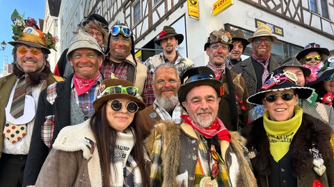 Als "Lumpen" verkleidete Narren in Hechingen. Für sie ist der Lumpenmontag der wichtigste Tag der Fasnet.