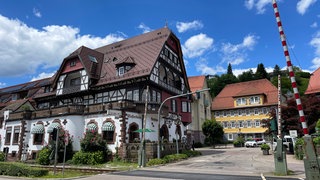 In Alpirsbach im Kreis Freudenstadt kann es bald eine Neuwahl für das Bürgermeisteramt geben. Kläger und Wahlsieger Christmann akzeptiert Urteil des Verwaltungsgerichts Karlsruhe.
