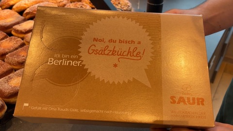 Das ist die Gsälzküchle-Box, da passen sechs Gsälzküchle rein. Die Horber Bäckerei hat den Berlinern einen neuen Namen gegeben.
