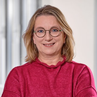 Christa Schneider ist Reporterin für Hörfunk, Online und Fernsehen beim SWR im Studio Tübingen.