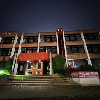 Das ehemalige Verlagsgebäude des Zollern-Alb-Kurier von außen. Vor zwei Jahren hat Schwäbisch Media das Verlagshaus Hermann Daniel übernommen, das die Zeitung herausgibt.