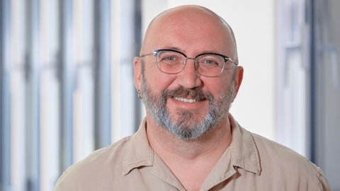 Roland Altenburger ist Reporter für Hörfunk, Online und Fernsehen beim SWR im Studio Tübingen.