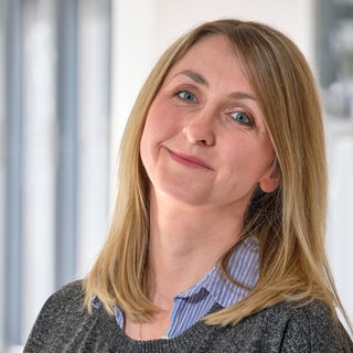 Katharina Kregel ist Reporterin für Hörfunk, Online und Fernsehen beim SWR im Studio Tübingen.