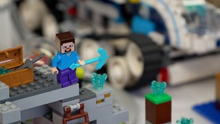 Ein Legomännchen in einer Legolandschaft: Die steht in Altensteig, wo Thomas König eine tonnenschwere Sammlung hat.