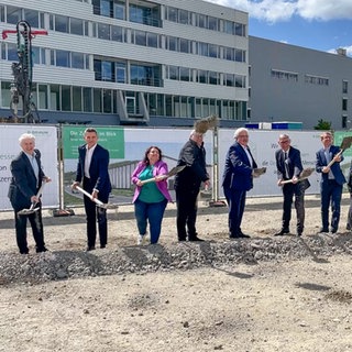 Spatenstich für den Neubau. Medizintechnik Untenehmen Aesculap investiert in den Standort Tuttlingen.