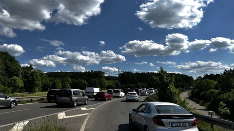 Mehrere Hundert Menschen haben bei der Fahrraddemo von Tübingen nach Ofterdingen teilgenommen.