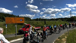 Mehrere Hundert Menschen haben bei der Fahrraddemo von Tübingen nach Ofterdingen teilgenommen. Sie demonstrieren für mehr Platz für Fahrräder und Fußgänger im öffentlicen Raum. 