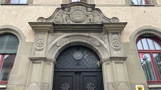 Der Prozess um zwei Mitarbeiterinnen des Reutlinger Kreisjugendamtes geht weiter. Ihnen wird vorgeworfen, ihre Erziehungspflicht verletzt zu haben. 