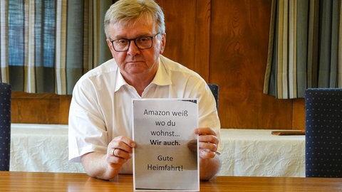 Bad Urachs Bürgermeister Elmar Rebmann (SPD) ist betroffen über den Drohbrief, der nach dem Gemeindratsbeschluss an der Autoscheibe eines Verfahrensbeteiligten hing. 