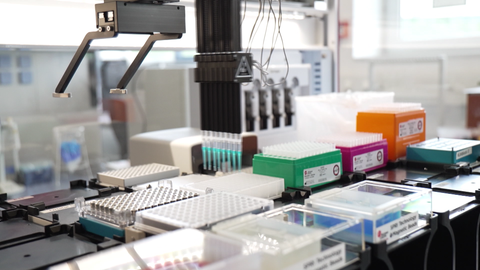 Am Institut für angewandte Genomik an der Uniklinik Tübingen werden nun 20.000 Genomanalysen durchgeführt. Danach folgt ein Projekt mit bis zu einer Million europäischer Genome.