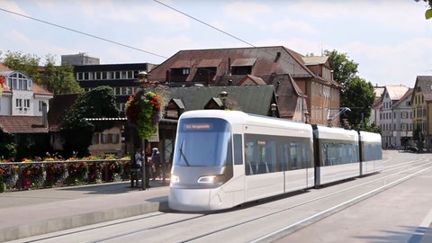 Eine Fotomontage zeigt einen Zug der Regionalstadtbahn Neckar-Alb auf der Tübinger Eberhadsbrücke.