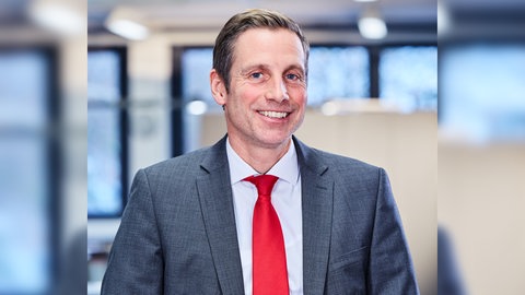 Prof. Dr. Jan Kepert, Professor an der Hochschule für öffentliche Verwaltung Kehl. Im SWR-Interview spricht der Experte über Lücken im Kinderschutzsystem und die Aufgaben des Jugendamts.