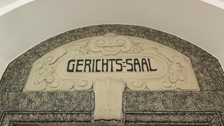 Der Eingang des Gerichtssaal des Amtsgericht Reutlingen. Im Prozess um zwei Mitarbeiterinnen des Jugendamts ist ein Urteil gefallen: Freispruch. 