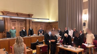 Prozessbeginn im Gerichtssaal des Tübinger Landgerichts