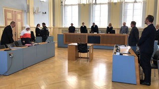 Gerichtssaal am Landgericht Hechingen - Prozess um Baby in Waschmaschine hat begonnen und die angeklagte Mutter erstmals ausgesagt.