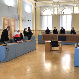 Gerichtssaal am Landgericht Hechingen - Prozess um Baby in Waschmaschine hat begonnen und die angeklagte Mutter erstmals ausgesagt.