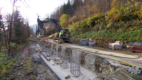 Baustelle auf der Sirchinger Steige. Die Straße ist noch wochenlang gesperrt.