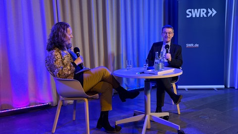 Der katholische Bischof der Diözese Rottenburg-Stuttgart Klaus Krämer war zu Gast im SWR Studio Tübingen. Moderatorin des Abends war Magdalena Knöller.