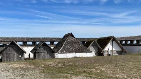 Rekonstruierte Gebäude im Keltenmuseum Heuneburg bei Herbertingen