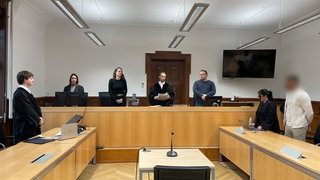 Das Schöffengericht des Tübinger Amtsgerichts hat einen Mann verurteilt, der in Schönaich, Waldachtal und Wannweil Supermärkte beraubt hat.