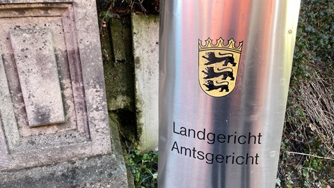 Das Landgericht Tübingen von außen. Ein 39-Jähriger stand vor Gericht. Er hatte seine Ehefrau mit einem Cuttermesser verletzt.