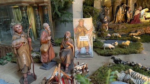 Gestohlene Krippenfiguren durch Pappe ersetzt