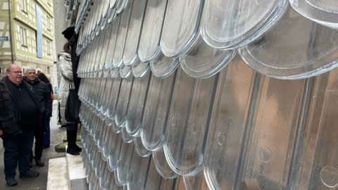 Die Außenwände und das Dach des Reutlinger Glashauses sind mit speziellen Glasziegeln gedeckt, die an traditionelle Biberschwanzziegel erinnern. 