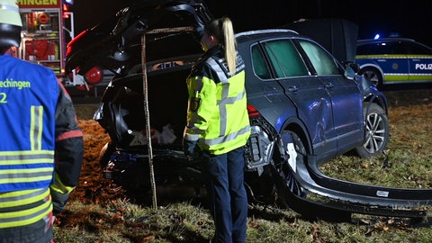 Bei einem schweren Verkehrsunfall auf der Bundesstraße 27 bei Hechingen (Zollernalbkreis) sind sieben Menschen verletzt worden, darunter auch Kinder.
