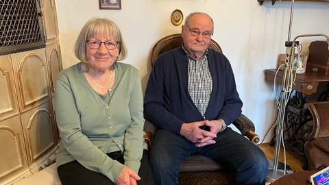Oma und Opa von Skirennläuferin Emma Aicher fiebern während der Olympischen Winterspiele zuhause in Mahlstetten (Kreis Tuttlingen) mit. 