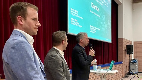 Der Tübinger OB Boris Palmer hat mit Planern der Stadtwerke über den aktuellen Stand der Windpark-Pläne im Rammert informiert.