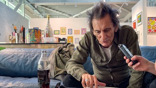 Ronald David "Ron" Wood, Maler und Gitarrist der Rolling Stones im Kunstmuseum Tübingen. Im Herbst wird er dort zum ersten Mal seine Bilder ausstellen.