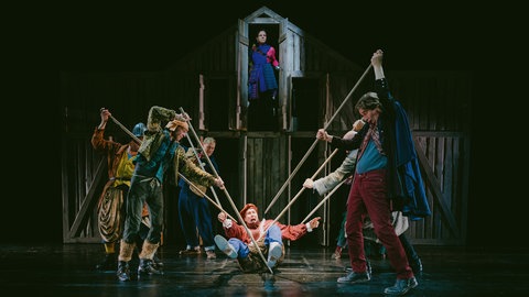 Szene aus dem Theaterstück "Wenn nicht heut, wann dann" des Theater Lindenhof aus Melchingen. Theaterpreis des Bundes zeichnet das Regionaltheater Lindenhof aus.