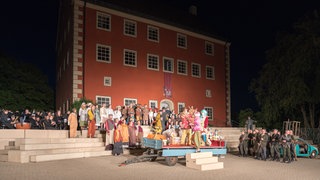 Szene aus einem Theaterstück beim Sommertheater in Stetten am kalten Markt vom Theater Lindenhof aus Melchingen. Theaterpreis des Bundes zeichnet das Regionaltheater Lindenhof aus