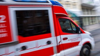 Am Mittwoch sind bei einem Unfall eines Schulbusses mit einem Auto in Grömbach drei Kinder leicht verletzt worden.