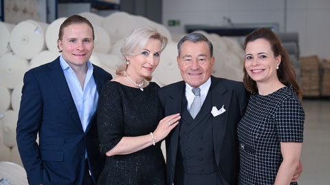 Ex-Trigema Chef Wolfgang Grupp zusammen mit seiner Frau und seinen beiden Kindern