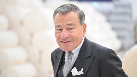 Es ist eine neue Biografie des ehemaligen Trigema-Chefs Wolfgang Grupp senior aus Burladingen erschienen. 