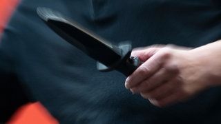 In Tübingen soll am Samstag Ende März ein 41-jähriger Ukrainer einen 25-jährigen Landsmann mit einem Messer angegriffen und lebensgefährlich verletzt haben.