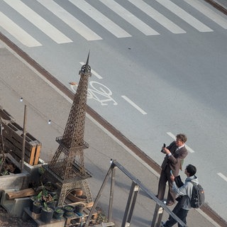 Ein etwa vier Meter hoher Eiffelturm stand bis vor Kurzem in einem Garten in Tübingen - jetzt wurde er geklaut. 