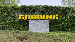 Ein Schriftzug mit dem Firmennamen "Gühring". Das Schild steht am Hauptsitz des Werkzeugherstellers in Albstadt-Ebingen. Die Firma baut in diesem Jahr rund 300 Stellen ab.